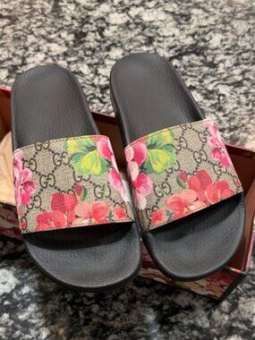 Gucci GG Blooms Supreme Floral Slides SZ 39 Beige Pink Monogram Luxury Designer
